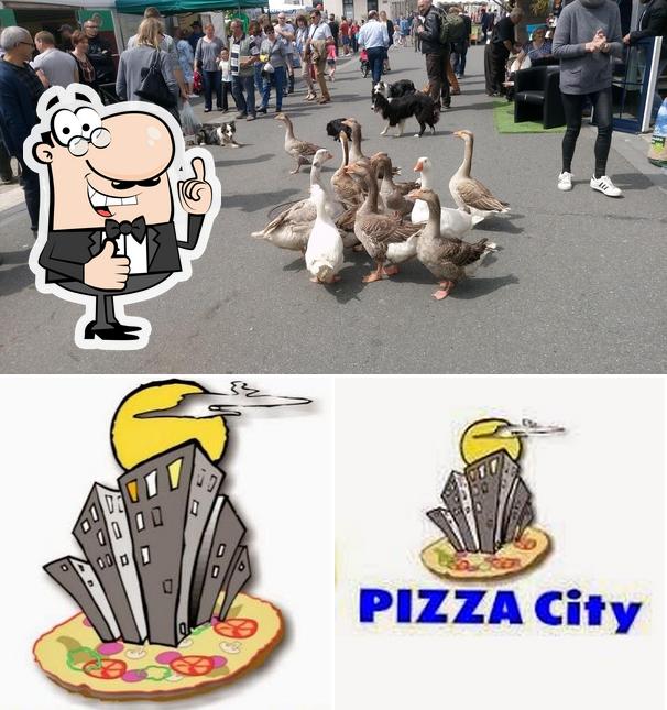 Voici une photo de Pizza City Steenvoorde