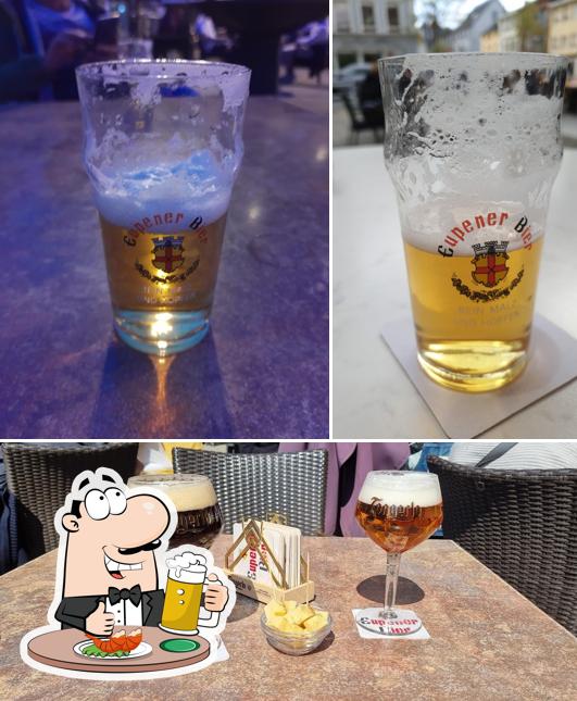 Vous pouvez prendre un verre de bière blonde ou brune