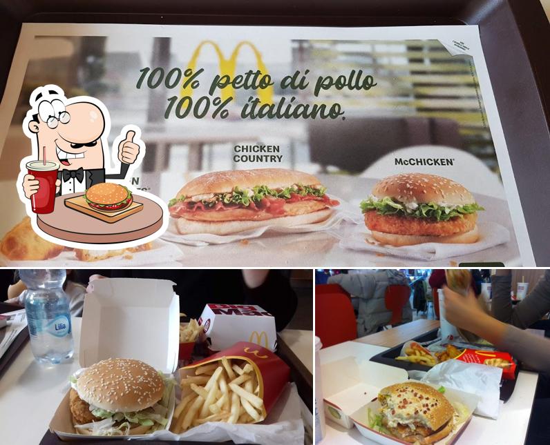 Commandez un hamburger à McDonald's