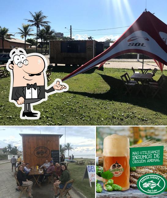 A imagem da interior e cerveja no Cabana Caiçara Food Trailer