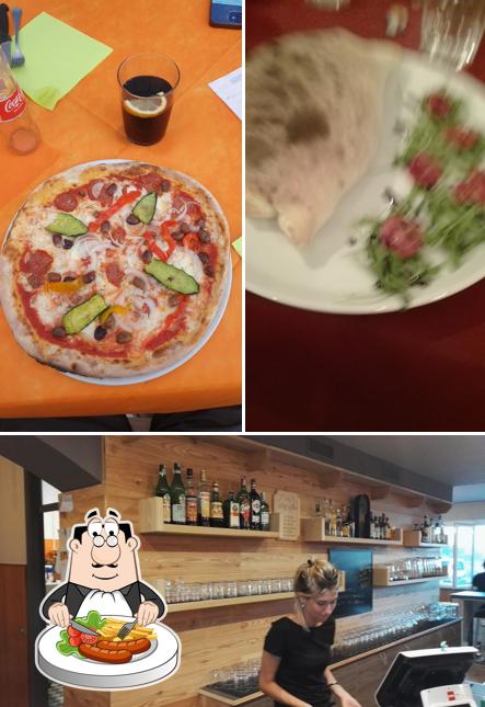 Dai un’occhiata alla foto che raffigura la cibo e bancone da bar di Pizzeria Ai Gelsi - CHIUSO