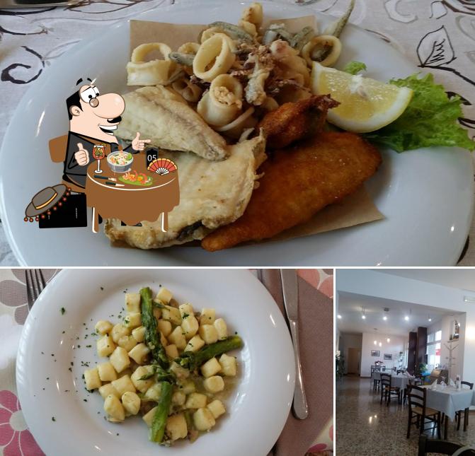 La foto di cibo e tavolo da pranzo da Ristorante Corallo