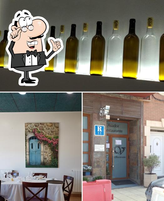 Взгляните на эту фотографию, где видны внутреннее оформление и вино в El Valenciano