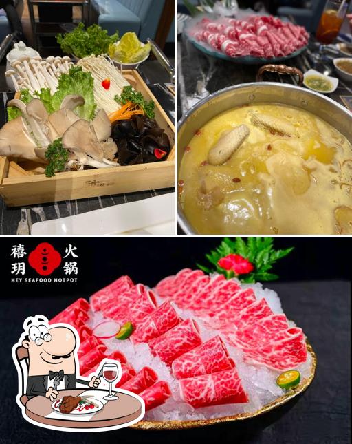 Попробуйте блюда из мяса в "Hey Hotpot/ 禧玥港式海鲜火锅"