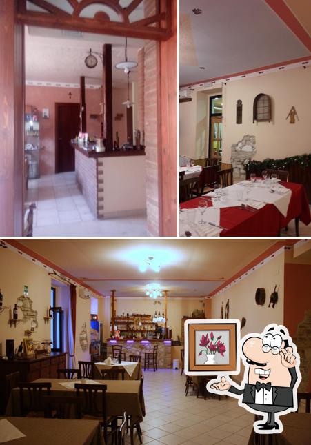 La foto di interni e tavolo da pranzo da Hotel Locanda del Vecchio Borgo