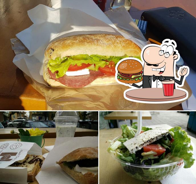 Сандвичарника на бул. Ал. Стамболийски’s burgers will suit different tastes