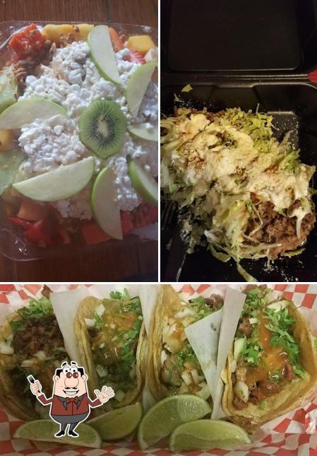 Еда в "Chamoy Tacos + Fruit"