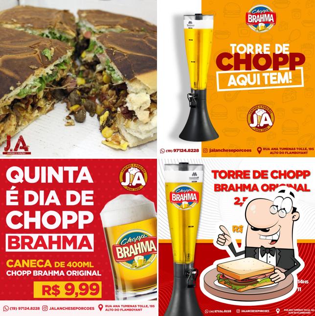 Peça um sanduíche no J.A Lanches e Porções