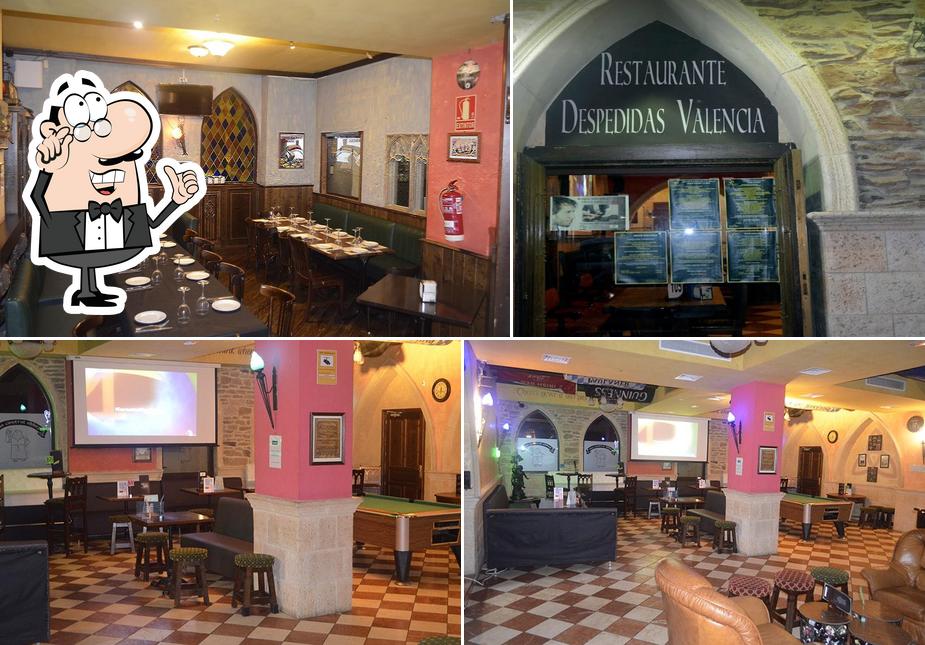 The interior of Restaurante Despedidas Valencia solteros solteras