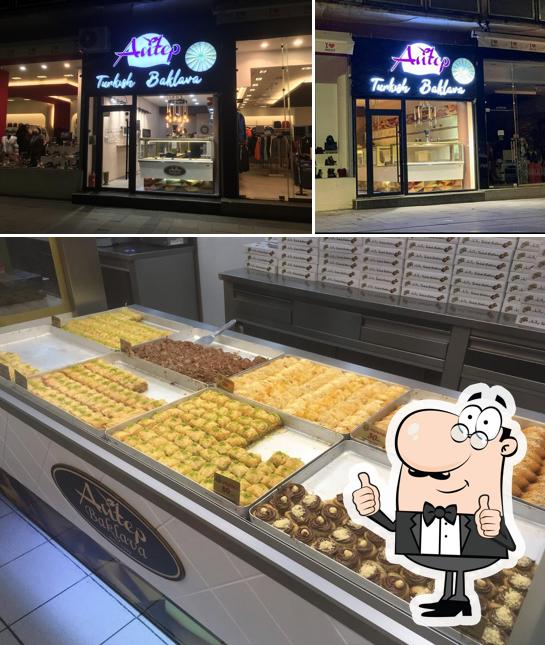 Here's a picture of Antep Baklava