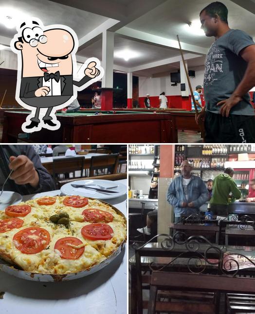 Sente em uma das mesas no Pizzaria Estufadinho