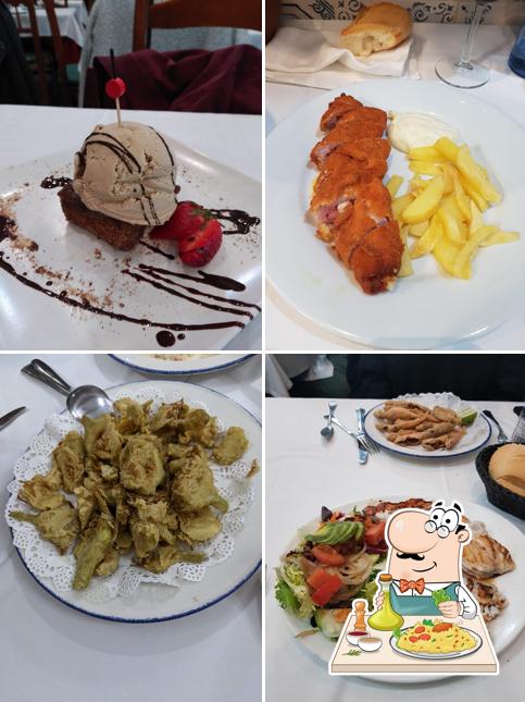 Observa las fotos que muestran comida y barra de bar en Restaurante Mesón Mariano