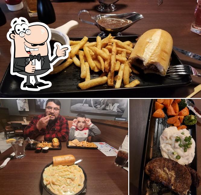 Voir cette photo de MR MIKES Steakhouse Casual