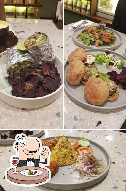 Comida en Burgreens Flagship Menteng - Healthy Plant-Based Eatery