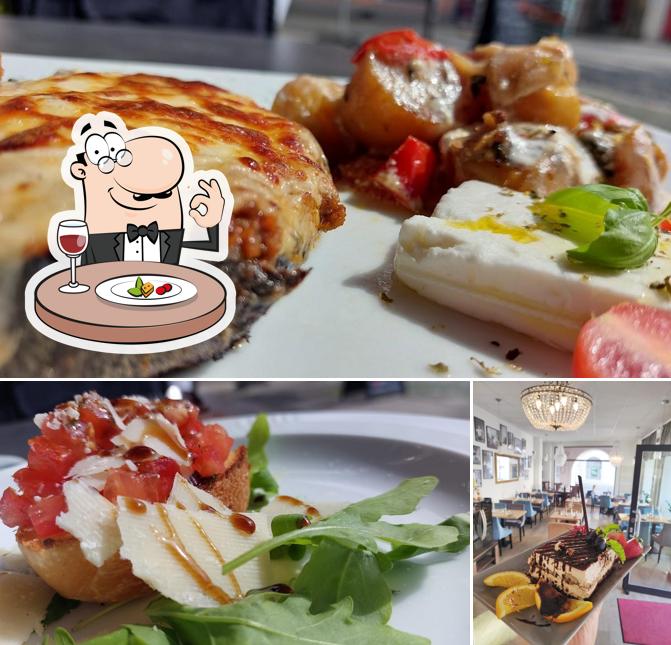 The image of food and interior at Osteria e Pizzeria Napoli