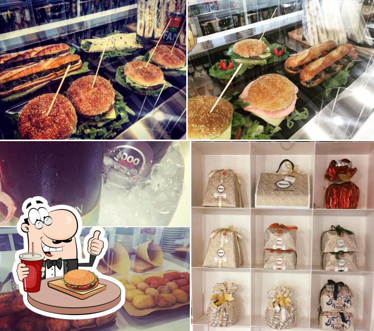 Prova un hamburger a Caffetteria Di Re