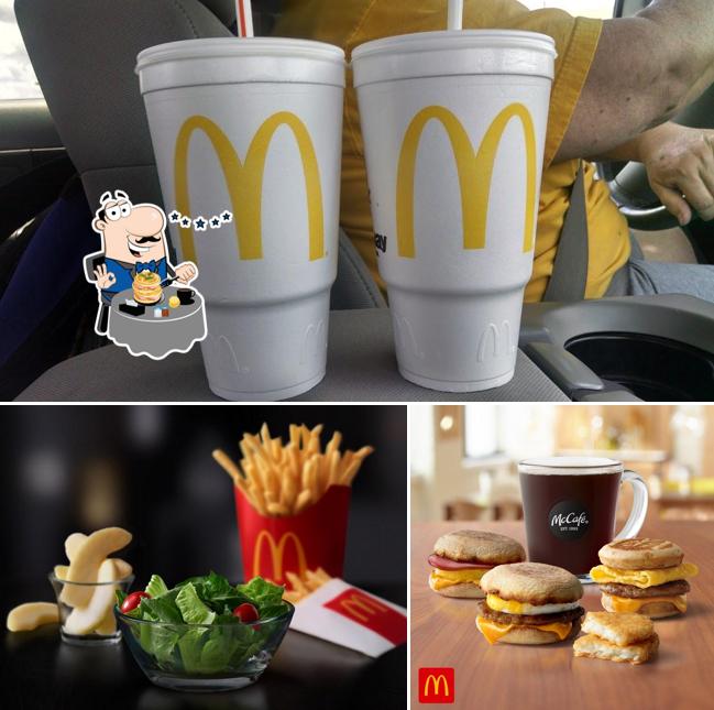 Это фотография, где изображены еда и напитки в McDonald's