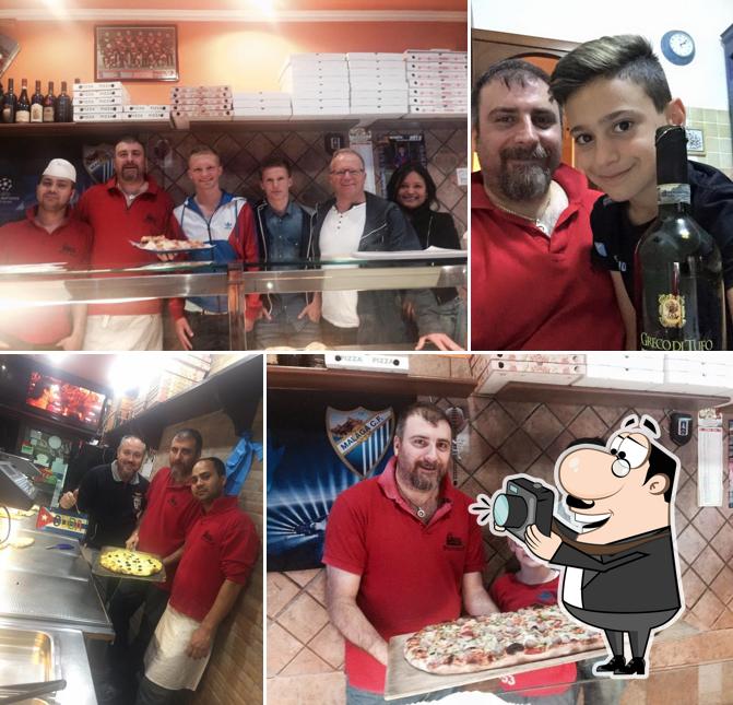 Vea esta foto de Pizzeria La Pecora Pazza