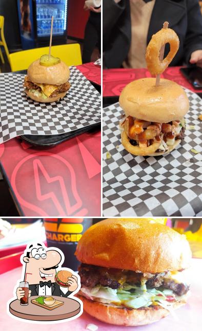 Les hamburgers de Charger Gourmet Burgers & Poutine will conviendront différents goûts