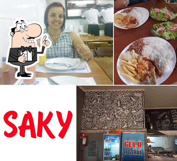 Look at the photo of Pastéis Saky