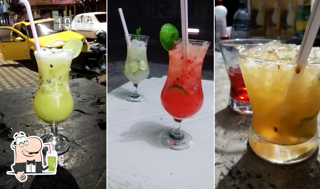 Desfrute de um drinque no Boteco 100 Comparação