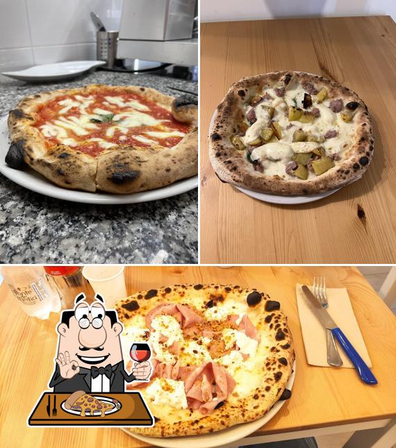 Ordina una pizza a Pizzeria Piccolo Tradizione Partenopea