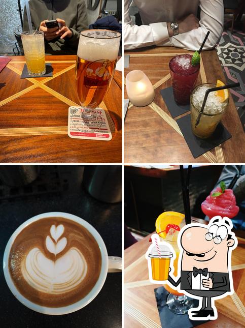 Disfrutra de tu bebida favorita en DA CAPO Café & Cocktail Bar