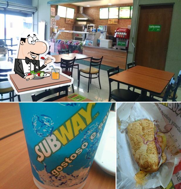 A foto da comida e interior no Subway