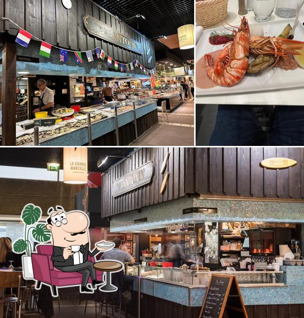 L'intérieur de CHEZ ANTONIN - Écailler aux Halles de Lyon Paul Bocuse