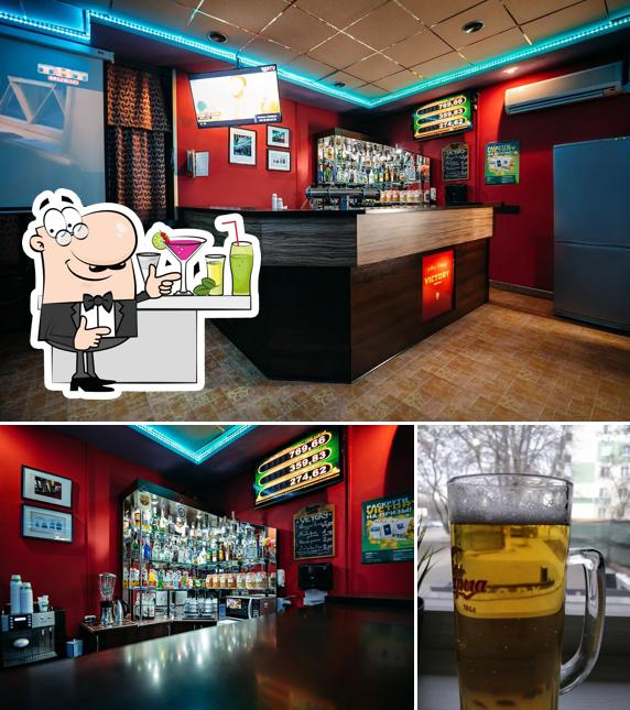 В Игорный клуб Victory есть барная стойка, пиво и многое другое