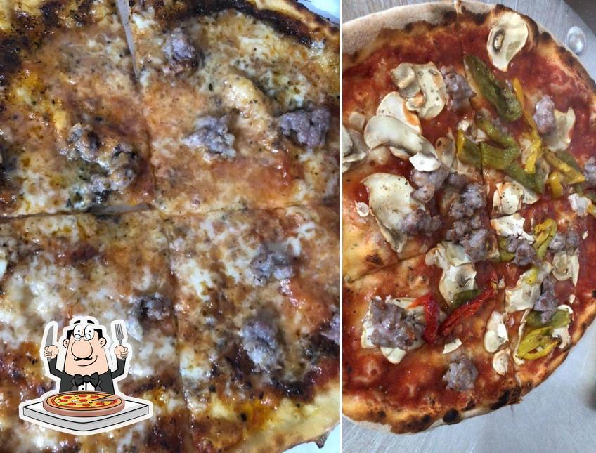 Scegli una pizza a PIzzeria La Siciliana