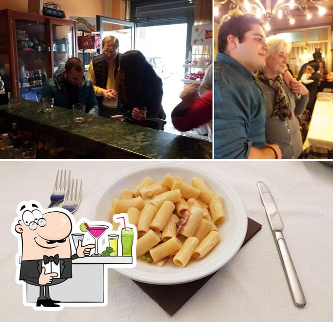 Dai un’occhiata alla foto che mostra la bancone da bar e cibo di Ristorante La Griglia Da Italo