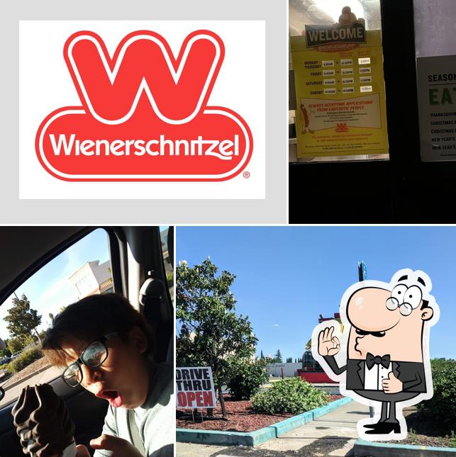 Это снимок фастфуда "Wienerschnitzel"