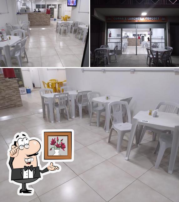 O interior do Cunha's Lanches & Porções