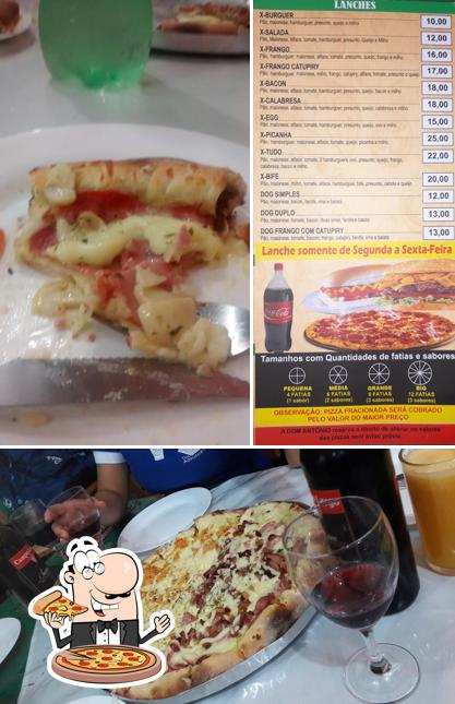 Experimente pizza no Pizzaria Dom Antonio