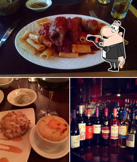 Посмотрите на это изображение, где видны напитки и seo_images_cat_74 в Piro's Village Restaurant