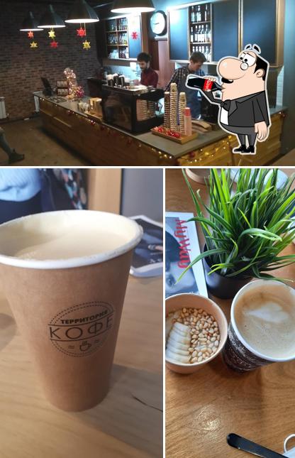 Снимок, на котором видны напитки и барная стойка в Территория кофе
