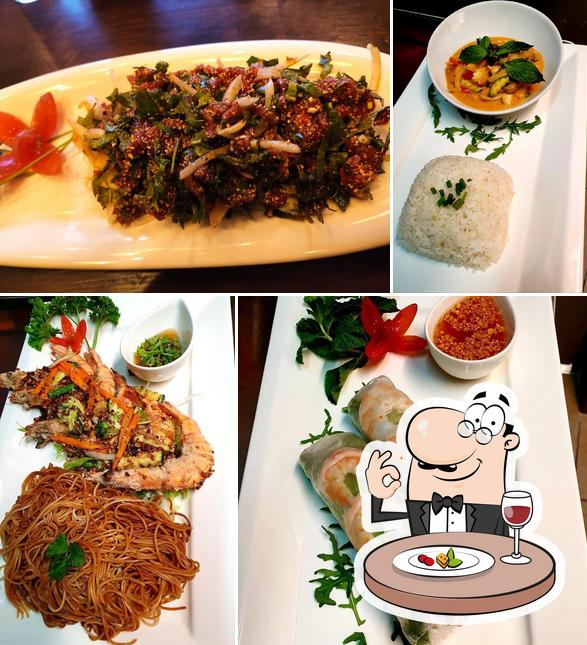 Comida en 54 Thai Restaurant