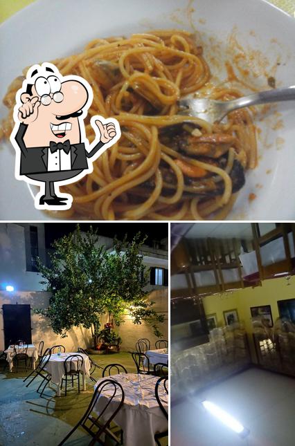 La interni e cibo del ristorante