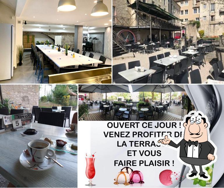 Découvrez l'intérieur de Café Charles