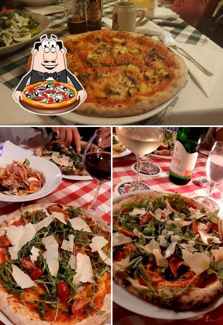 En Pizzeria Trattoria Mediterranea, puedes pedir una pizza