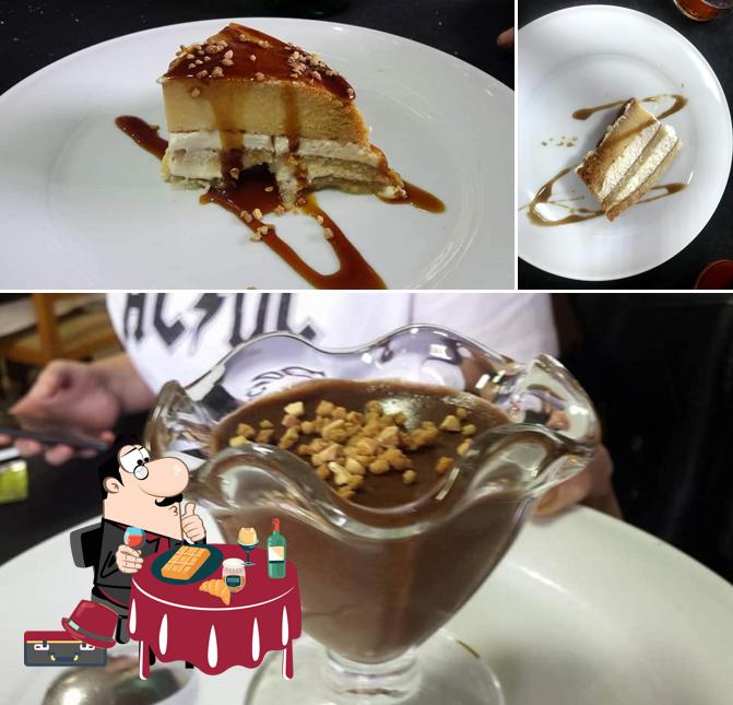 Закажите один из десертов в "Restaurante Casa del Mar"