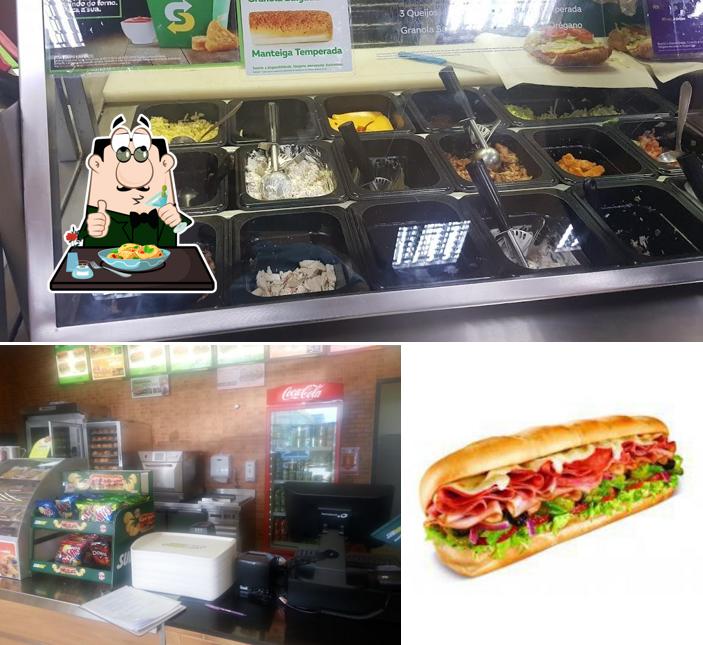 Esta é a imagem apresentando comida e interior no Subway