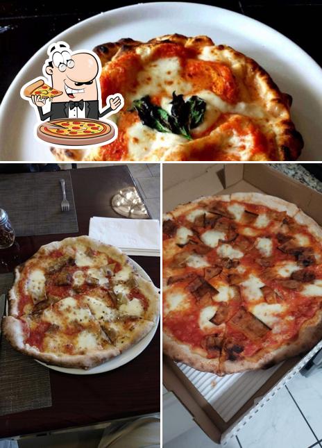 Pick pizza at Forno Antico Pizza Napolitana