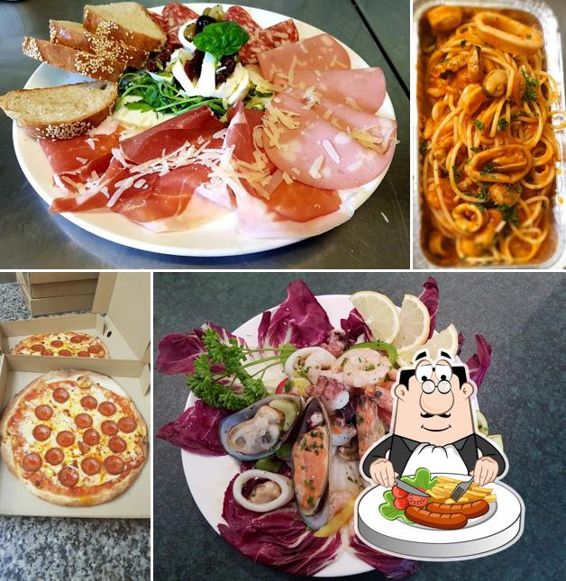 Еда в "Marino's Italian Ristaurante & Pizzeria"