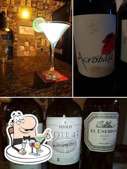 O Bistrô Bar, Restaurante e Buffet serve álcool