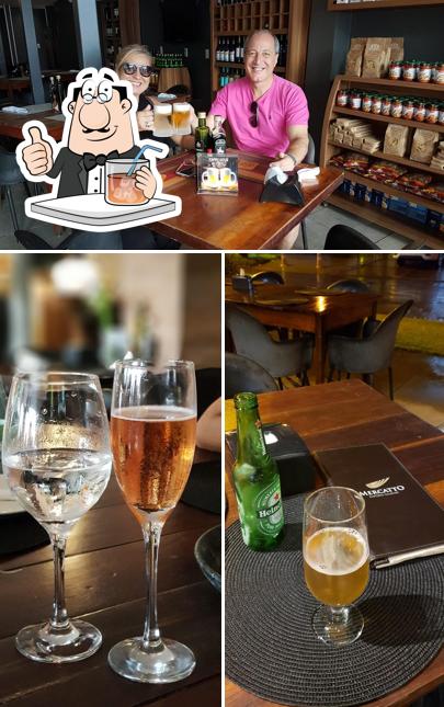 A foto do Mercatto’s bebida e balcão de bar