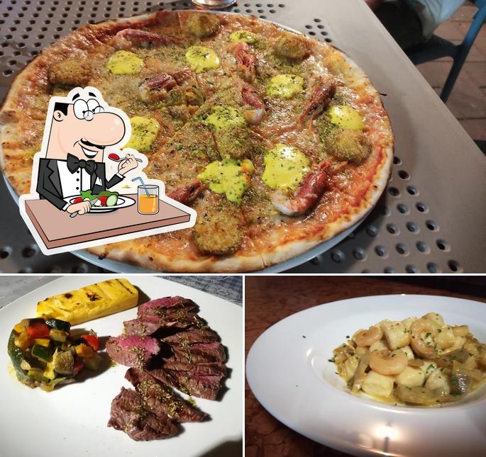 Meals at Pizzeria Ristorante Centro Del Mondo