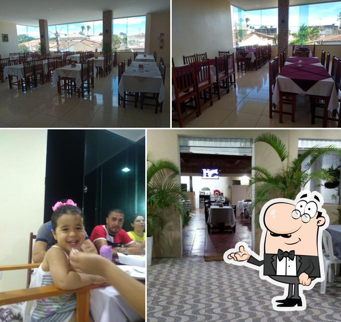 Sente em uma das mesas no Castelo do Camarão Restaurante e Pizzaria