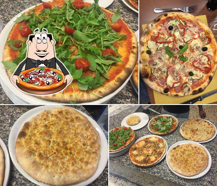 Pick pizza at Ristorante pizzeria Tre Pietre